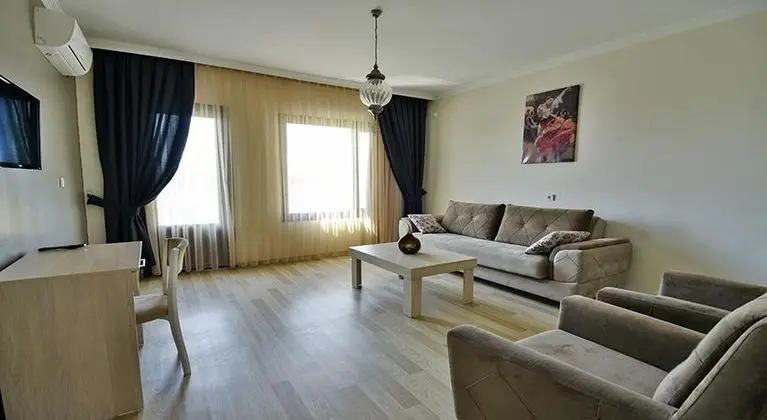 Apartment, Şehir Manzaralı