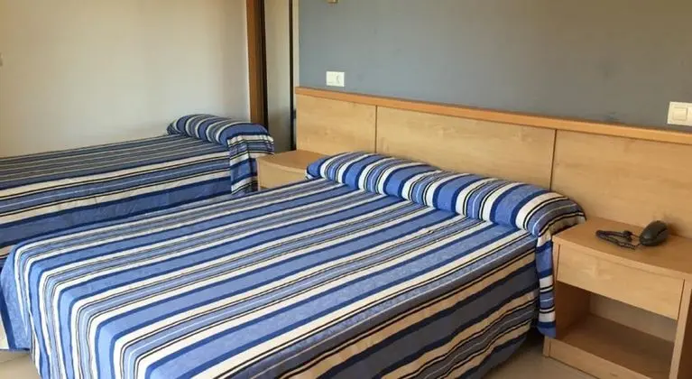 1 Çift Kişilik Veya 2 Tek Kişilik Yatak Capacity 4
