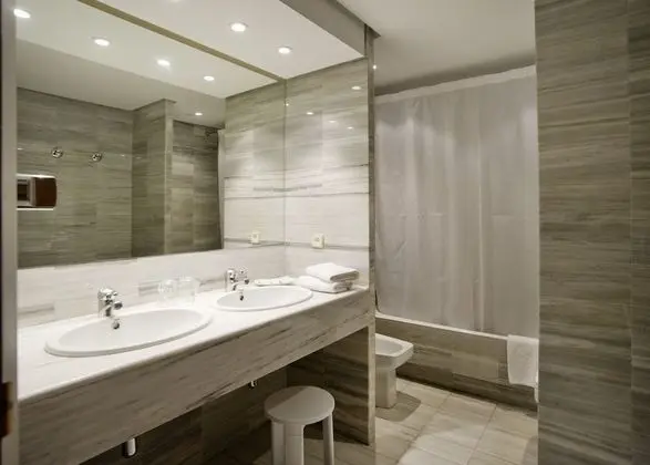 Tek Büyük Yataklı Oda (Double Room with Child)