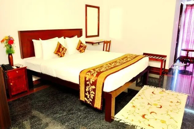 Deluxe Tek Büyük Yataklı Oda, 1 Yatak Odası, Sigara İçilmez, Bahçe Manzaralı