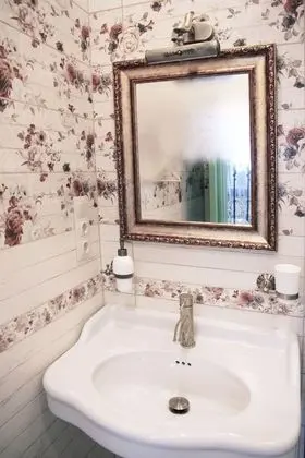 Comfort Tek Büyük Yataklı Oda, 1 Büyük (Queen) Boy Yatak ve Çekyat, Özel Banyo