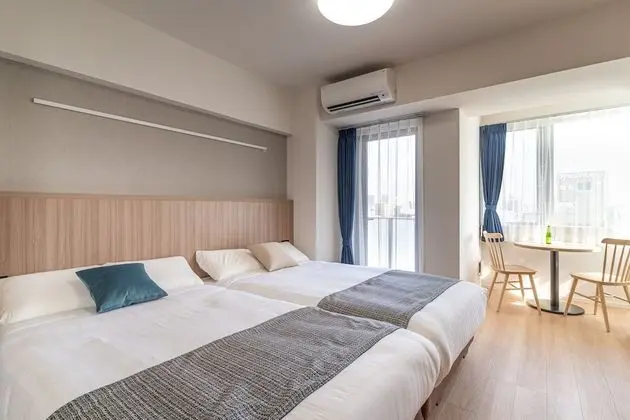 Deluxe Oda, Sigara İçilmez (Twin, Hollywood)