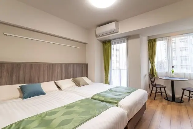 Deluxe Oda, Sigara İçilmez (Twin, Hollywood)