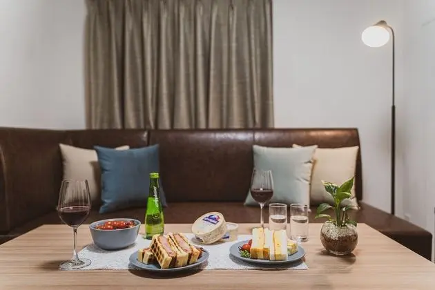 Deluxe Oda, Sigara İçilmez (Twin, Hollywood)
