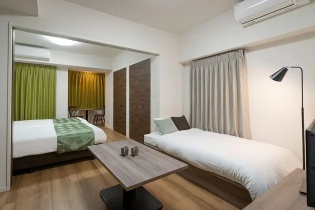 Deluxe Oda, Sigara İçilmez (Twin, Hollywood)
