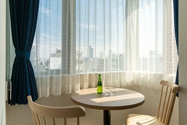 Deluxe Oda, Sigara İçilmez (Twin, Hollywood)