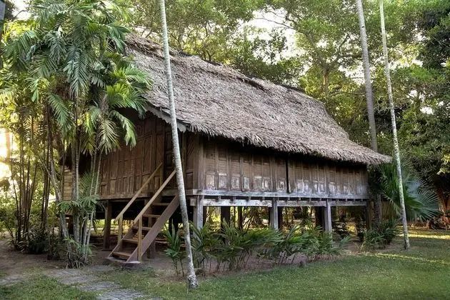 Villa (Black Coral)