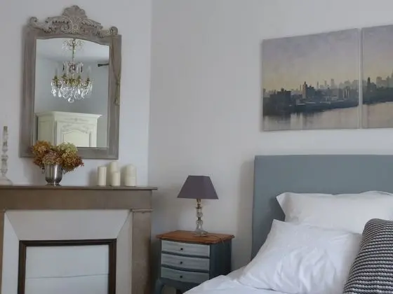 Tek Büyük Yataklı Oda (L'autre chambre)