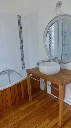 Tek Büyük Yataklı Oda (L'autre chambre)