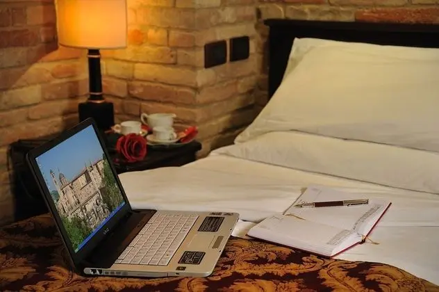 Business Tek Büyük Yataklı Oda