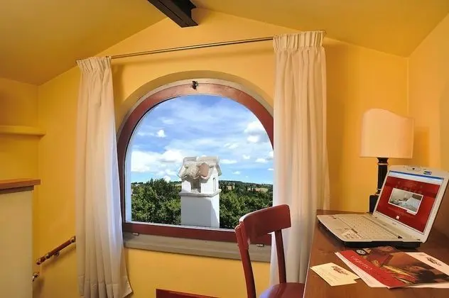 Business Tek Büyük Yataklı Oda