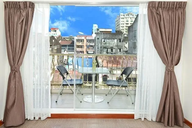 Family Süit, Balkon