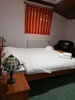 Ev