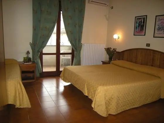 Üç Kişilik Oda