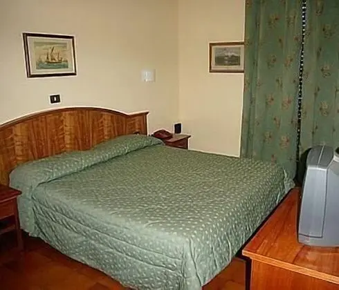 Üç Kişilik Oda