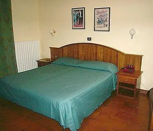 Üç Kişilik Oda
