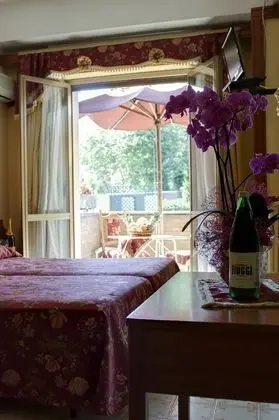 Büyük Yataklı Tek Kişilik Oda