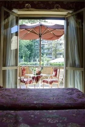 Büyük Yataklı Tek Kişilik Oda