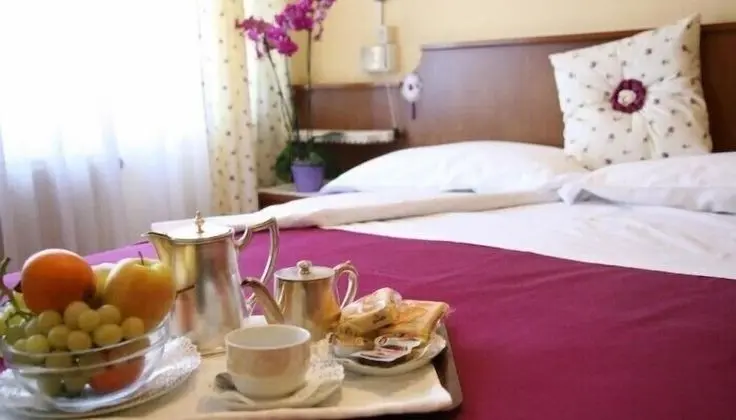 Büyük Yataklı Tek Kişilik Oda