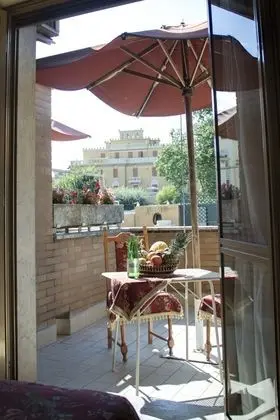 Büyük Yataklı Tek Kişilik Oda