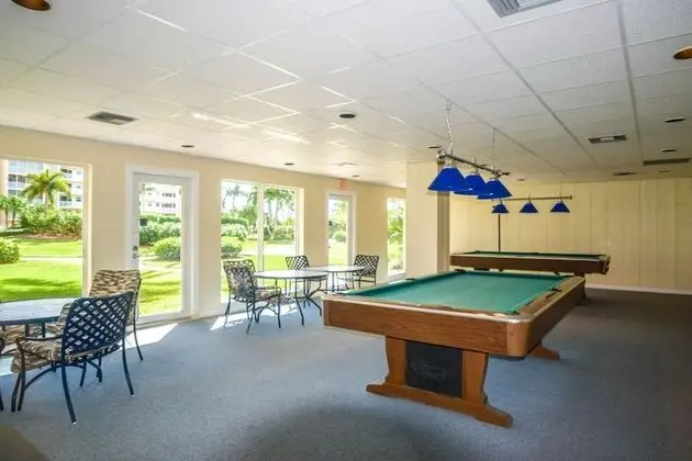 Daire (Bonita Beach Club #118)