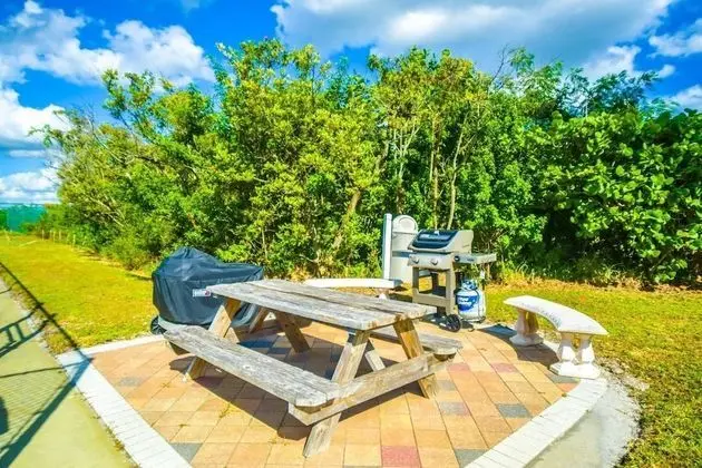 Daire (Bonita Beach Club #118)