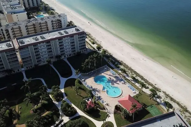 Daire (Bonita Beach Club #118)