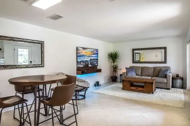 Daire (Bonita Beach Club #118)