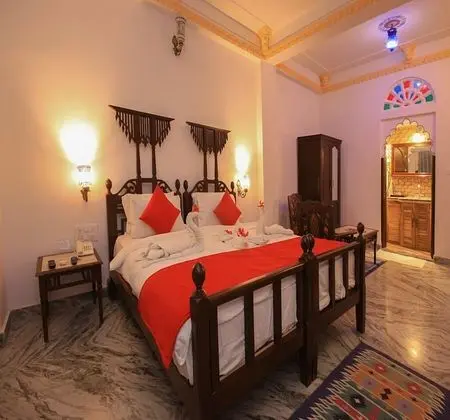 Traditional Süit, 1 Çift Kişilik Yatak