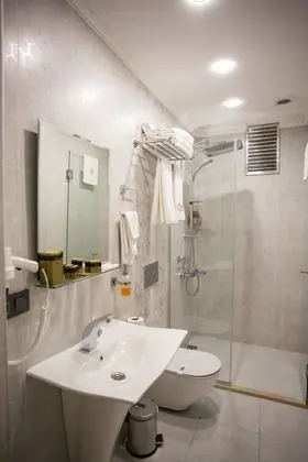 Bathroom amenities