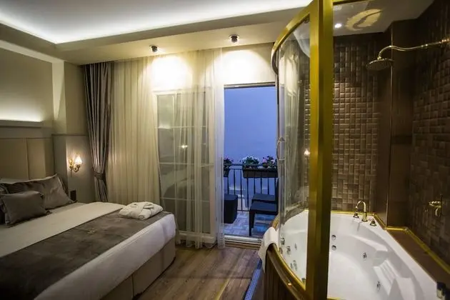 Deluxe Suite with Jacuzzi
