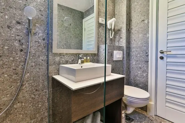 Economy Tek Büyük veya İki Ayrı Yataklı Oda