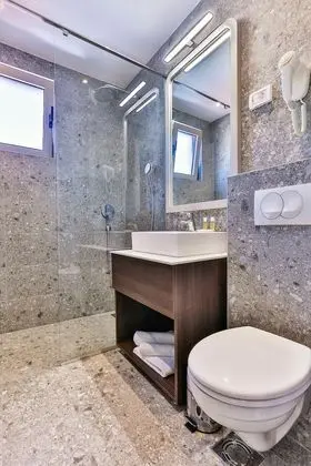 Premium Tek Büyük veya İki Ayrı Yataklı Oda