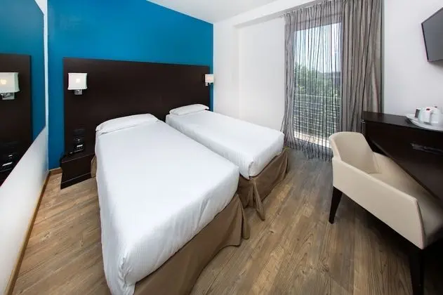 Tek Büyük Yataklı Oda, Göl Manzaralı