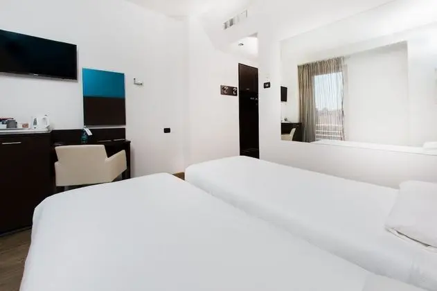 Tek Büyük Yataklı Oda, Göl Manzaralı