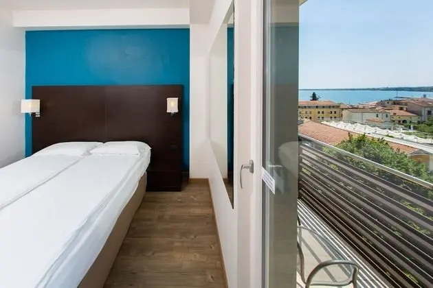 Tek Büyük Yataklı Oda, Göl Manzaralı