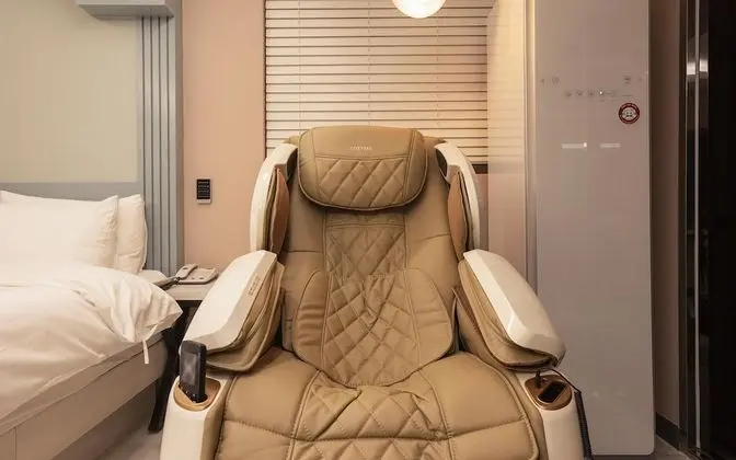 Oda (Premium VIP massage chair (with style)