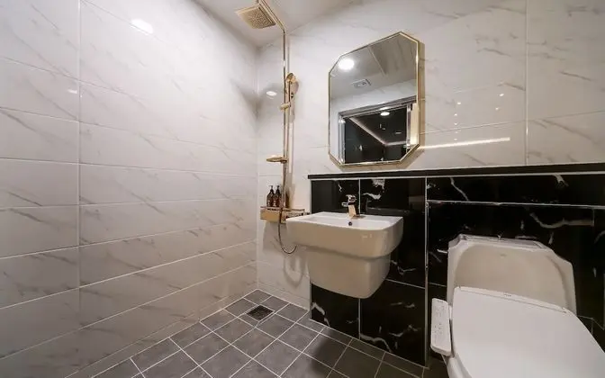 Oda (Premium VIP massage chair (with style)