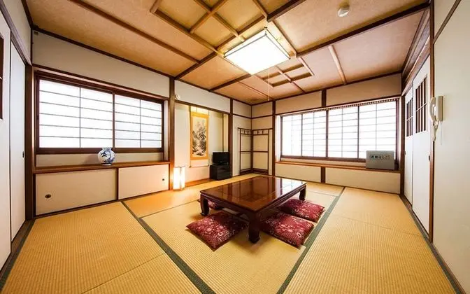 Traditional Oda (Japanese Style for 5 Guests (Ume))