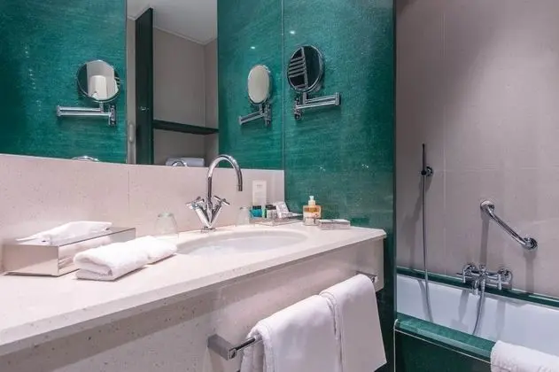 1 Çift Kişilik Veya 2 Tek Kişilik Yatak Deluxe