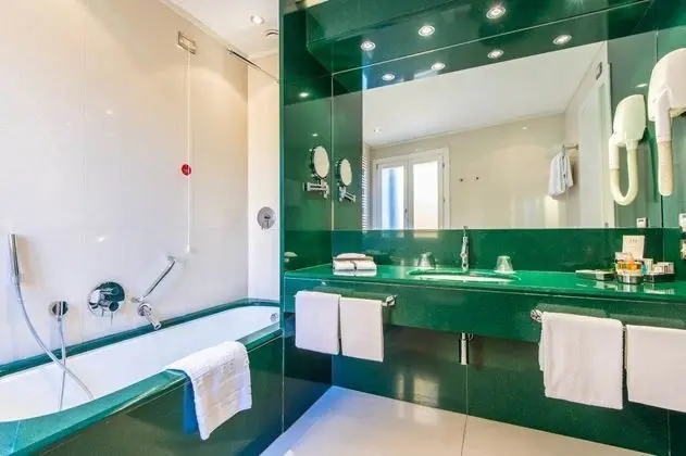 1 Çift Kişilik Veya 2 Tek Kişilik Yatak Executive