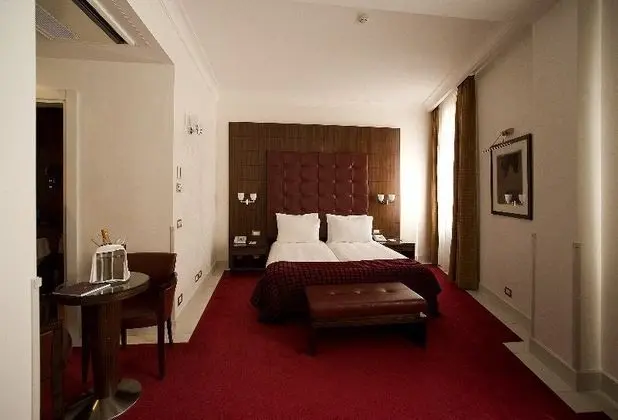 1 Çift Kişilik Veya 2 Tek Kişilik Yatak Superior