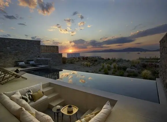 Bonzoe Two Bedroom Villa with Private Heated Pools