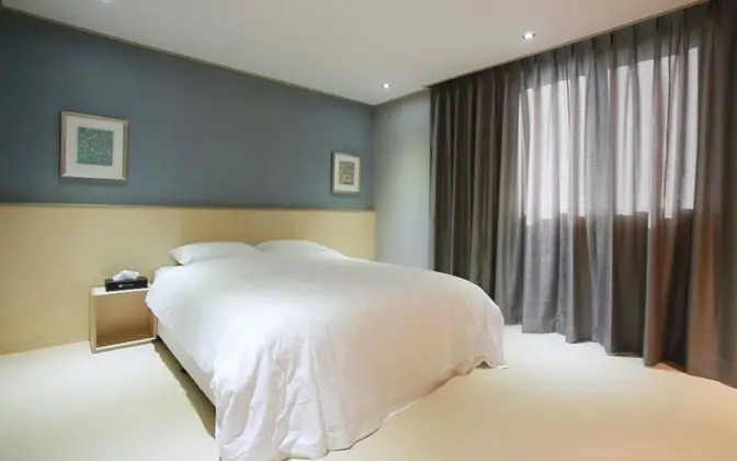 Oda (King Bed)