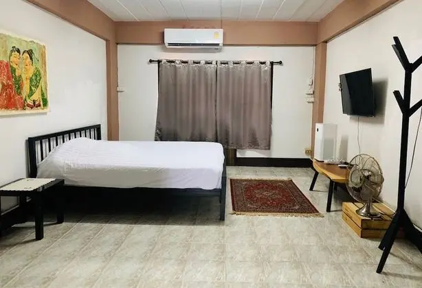 Private room with Shared Bathroom