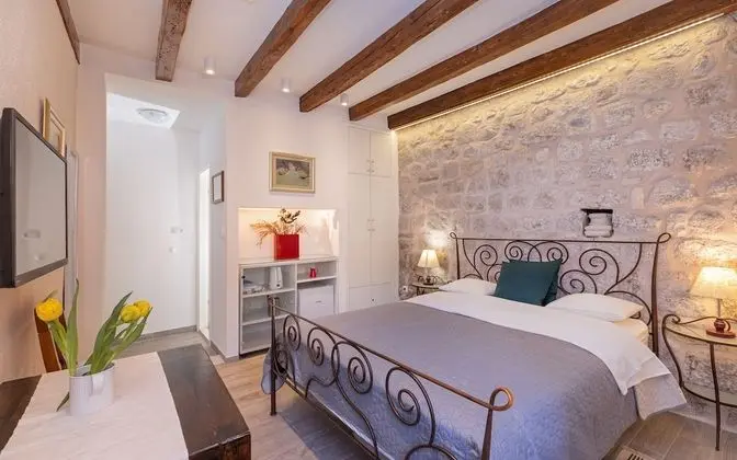 Comfort Tek Büyük Yataklı Oda