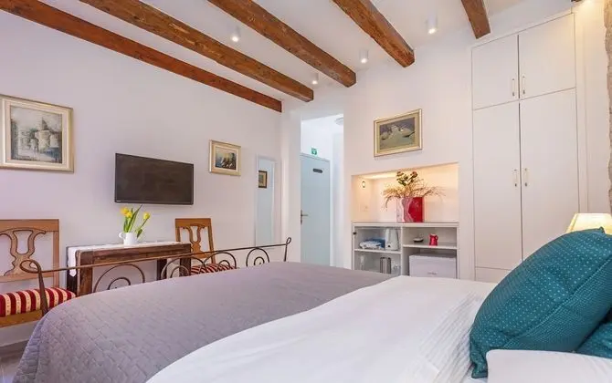 Comfort Tek Büyük Yataklı Oda