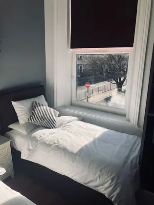 Basic Tek Büyük veya İki Ayrı Yataklı Oda