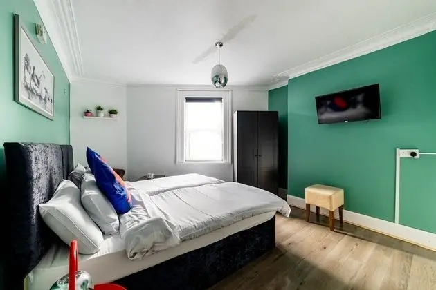 Basic Tek Büyük veya İki Ayrı Yataklı Oda