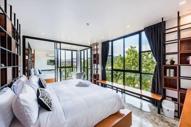 VIP Gallery Room with Private Bathroom